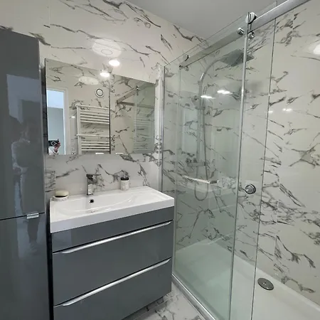 아파트 Grand T3 Avec 2 Terrasses Et Acces Direct - Fr-1-420-129 *