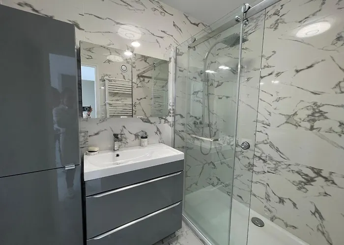 Apartment Grand T3 Avec 2 Terrasses Et Acces Direct - Fr-1-420-129 *